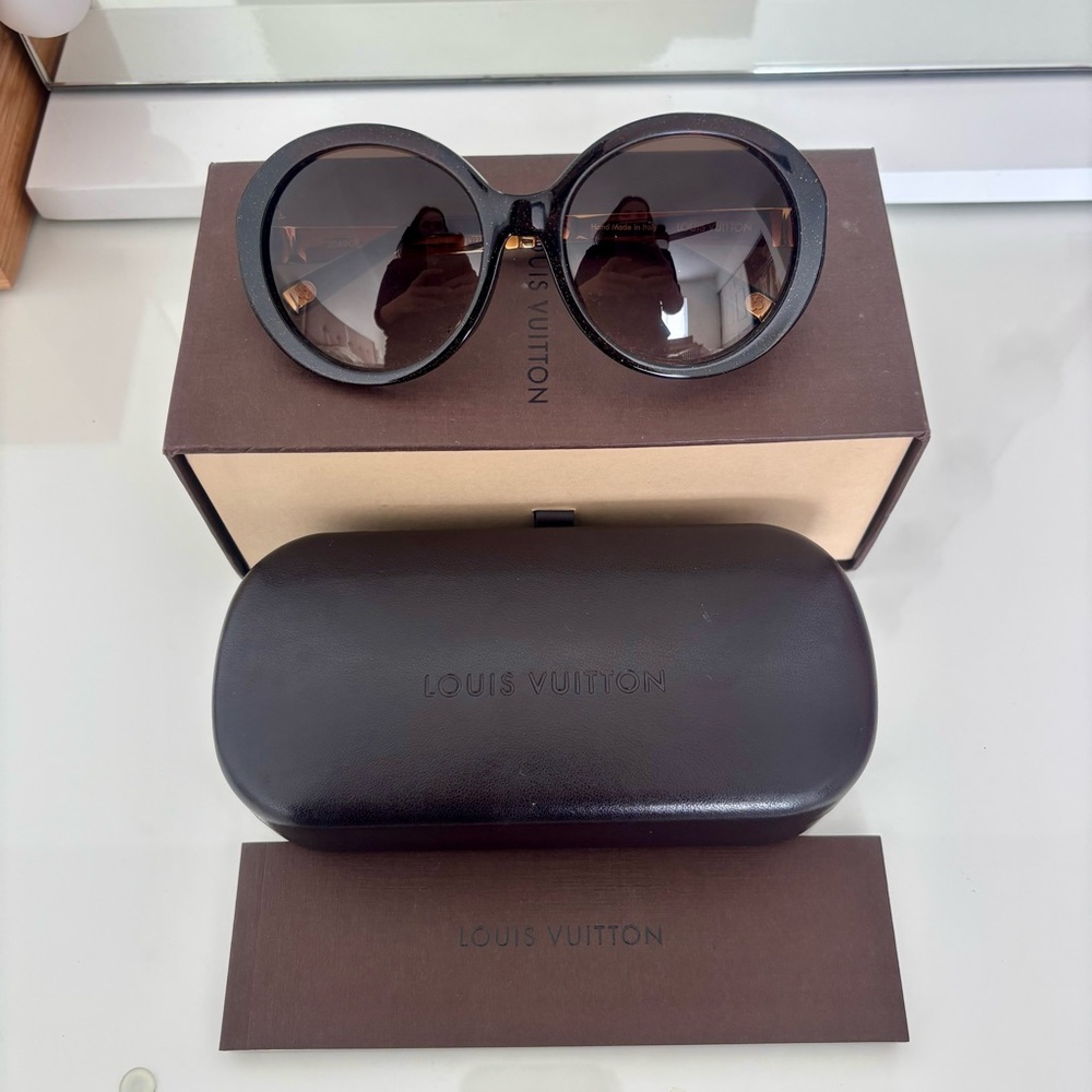 Louis Vuitton Elegant Brown Sunglasses